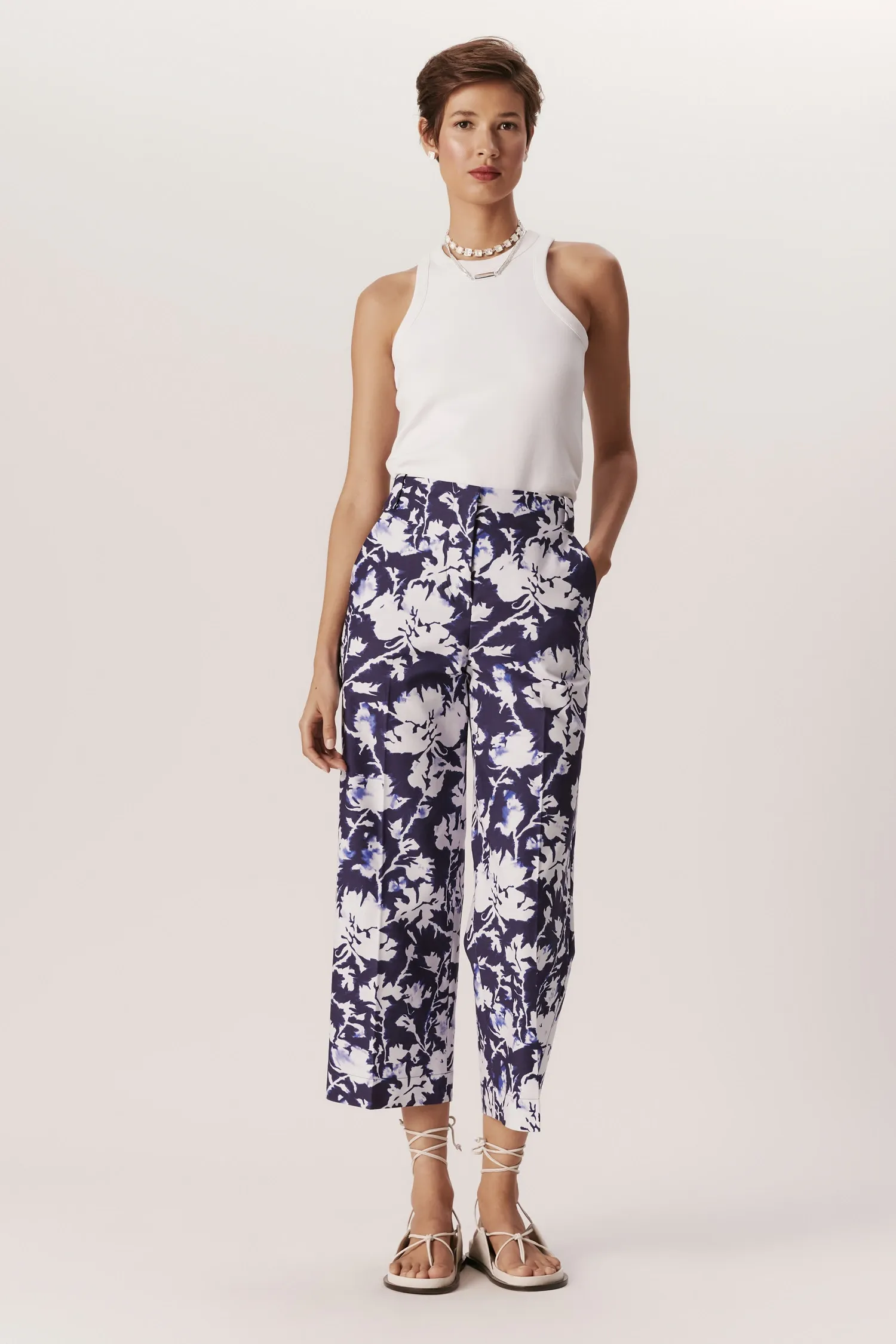 007384_CALCA_RETA_AMPLA_BOLSO_FLORAL_INDIGO_ANDREAMARQUES -1-